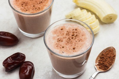 Milkshake saveur chocolat, banane et beurre de cacahètes