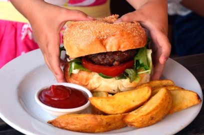 Idée reçue : il ne faut jamais manger des glucides et des lipides au même repas